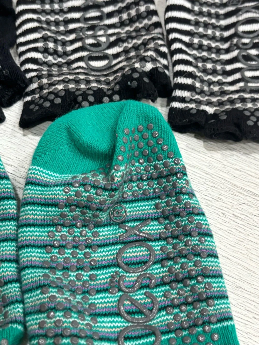 TOE SOX Women’s Lot Of 3 Pair Green Stripe, Black White Stripe, Solid Black S/M.